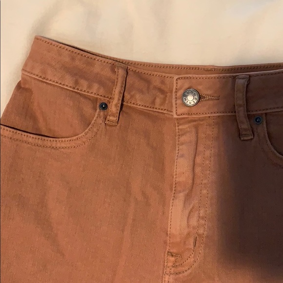 High-waisted burnt orange shorts - Picture 2 of 2